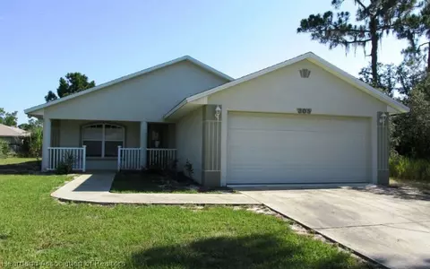 305 Scrub Jay Ave, Sebring, FL 33870 photo 1