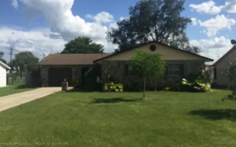 4821 Coco Palm Dr, Sebring, FL 33870 photo 1
