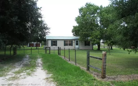 2009 Gardner Dr, Lorida, FL 33857 photo 1