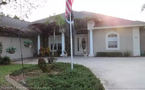 3611 Manor Dr, Sebring, FL 33872 photo 1