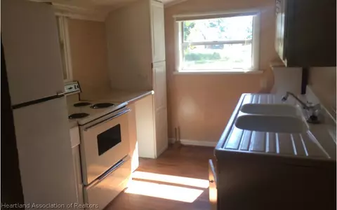 811 S Palm Ave, Frostproof, FL 33843 photo 3