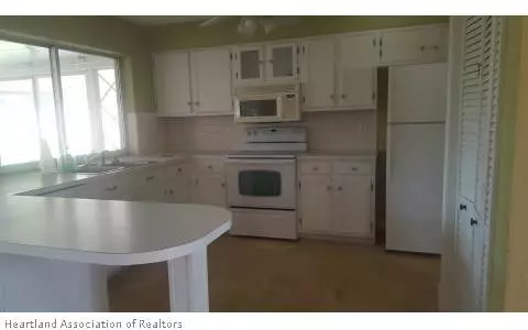 212 Robin Ave, Sebring, FL 33870 photo 3