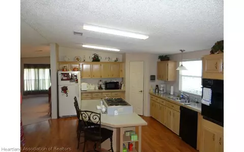121 Sunbird Pl, Sebring, FL 33872 photo 4