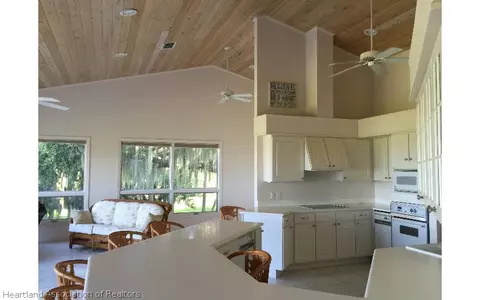 1249 Lakeshore Dr, Lorida, FL 33857 photo 8