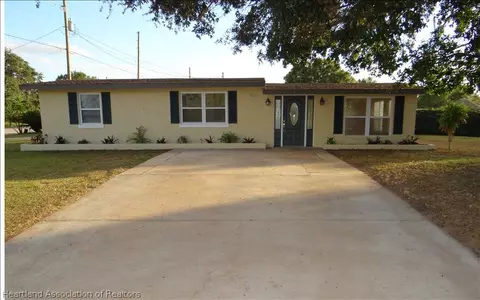 1655 Killarney Dr, Sebring, FL 33870 photo 2