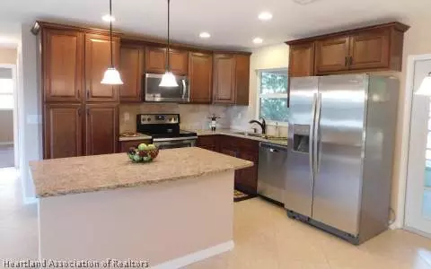 209 Jay Ave, Sebring, FL 33870 photo 3