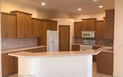 232 Robin Ave, Sebring, FL 33870 photo 4