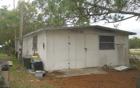 82 Recreation Dr, Venus, FL 33960 photo 4