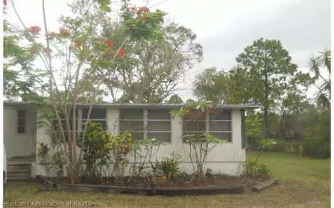 82 Recreation Dr, Venus, FL 33960 photo 2