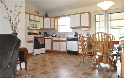 2205 Villaway E, Sebring, FL 33876 photo 8