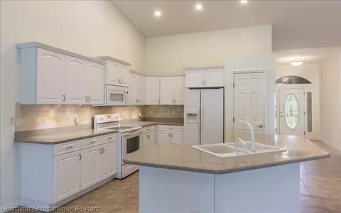 5516 Castania Dr, Sebring, FL 33872 photo 2