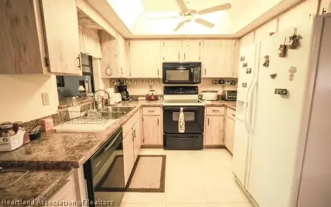 3710 Thunderbird Hill Cir, Sebring, FL 33872 photo 3