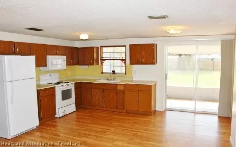 310 Jay Ave, Sebring, FL 33870 photo 8
