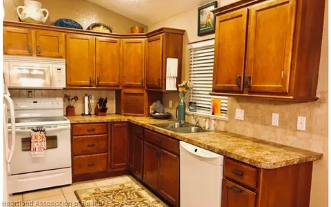 8101 Pine Glen Rd, Sebring, FL 33876 photo 4