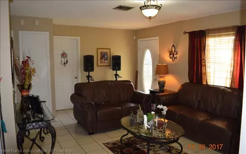 902 Triumph Dr, Sebring, FL 33872 photo 2