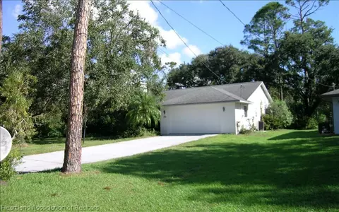 2118 Gresham St, Sebring, FL 33875 photo 2