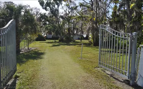 365 Racoon Ln, Lorida, FL 33857 photo 2