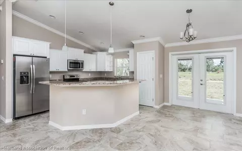 211 Mac Ln, Sebring, FL 33875 photo 2