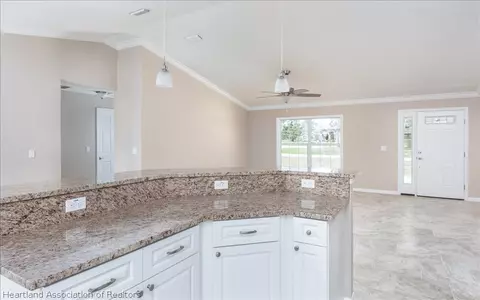211 Mac Ln, Sebring, FL 33875 photo 4