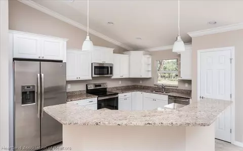 211 Mac Ln, Sebring, FL 33875 photo 3