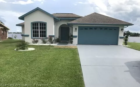 2209 Manatee Dr, Sebring, FL 33870 photo 1
