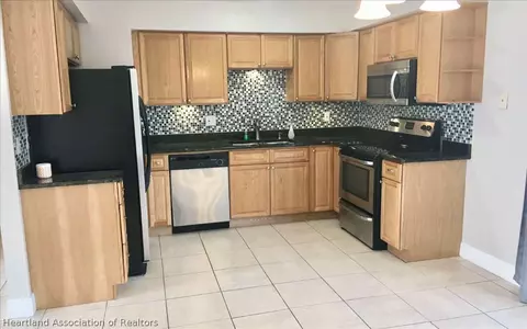 121 Crane St, Sebring, FL 33870 photo 2