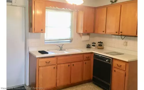 2325 Avalon Rd, Sebring, FL 33870 photo 4