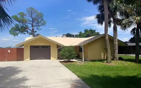 736 Memorial Dr, Sebring, FL 33870 photo 1