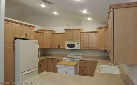 619 Triumph Dr, Sebring, FL 33872 photo 8