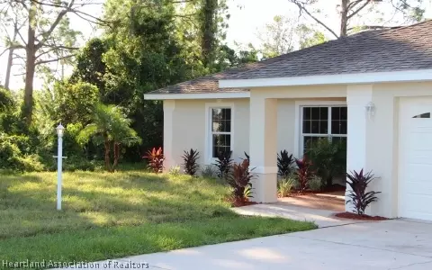 230 Eagle Ave, Sebring, FL 33870 photo 2