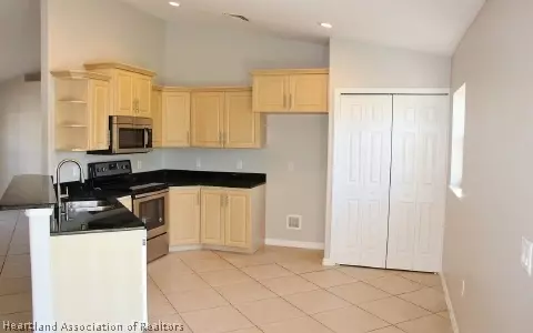 230 Eagle Ave, Sebring, FL 33870 photo 4