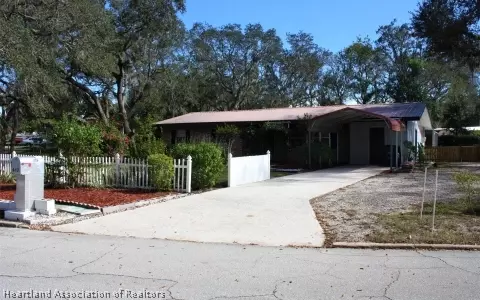 4601 Minerva St, Sebring, FL 33870 photo 2