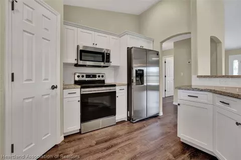 809 Aston Martin Dr, Sebring, FL 33872 photo 2