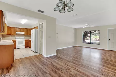 208 Vanwall Ter, Sebring, FL 33872 photo 7