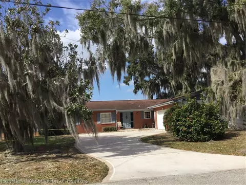 824 Killarney Dr, Sebring, FL 33870 photo 1