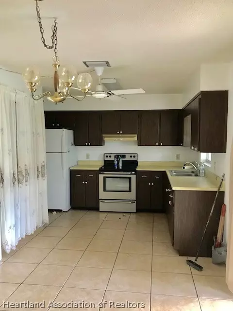 232 Eagle Ave, Sebring, FL 33870 photo 4