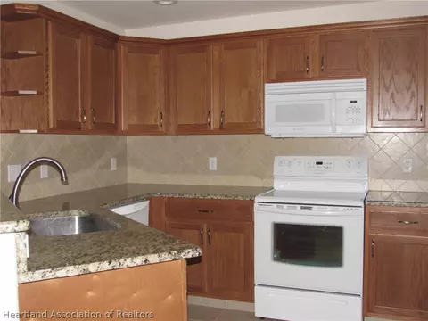 4540 Vantage Cir, Sebring, FL 33872 photo 2