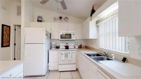 150 Friendly Cir, Sebring, FL 33876 photo 4