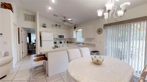 150 Friendly Cir, Sebring, FL 33876 photo 9