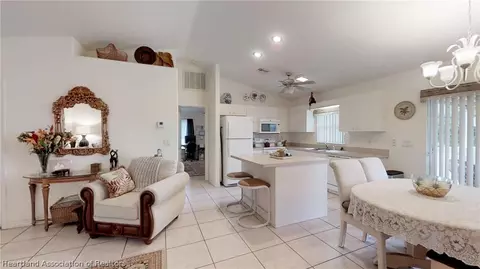 150 Friendly Cir, Sebring, FL 33876 photo 8