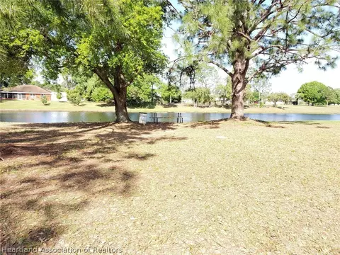 409 Cherry Tree Dr, Sebring, FL 33876 photo 3
