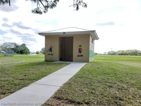 409 Cherry Tree Dr, Sebring, FL 33876 photo 9