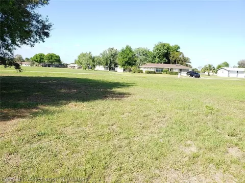 409 Cherry Tree Dr, Sebring, FL 33876 photo 2