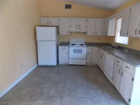 720 Lemans Dr, Sebring, FL 33872 photo 2