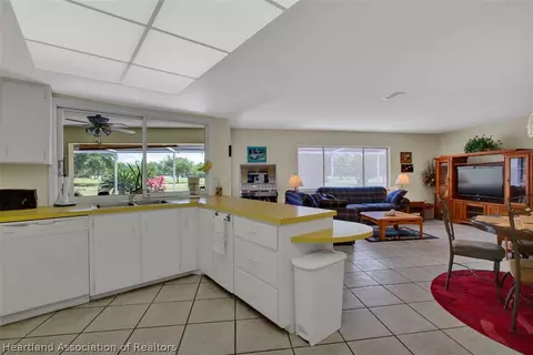 745 Golfside Ln, Sebring, FL 33870 photo 3