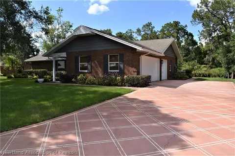 700 Golfside Ln, Sebring, FL 33870 photo 2