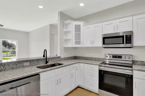 120 Friendly Cir, Sebring, FL 33876 photo 8