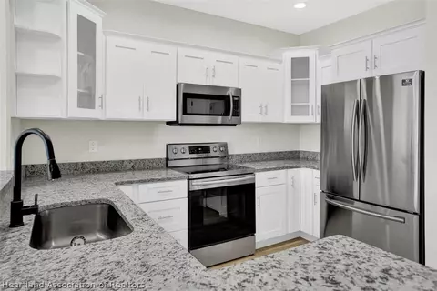 120 Friendly Cir, Sebring, FL 33876 photo 7