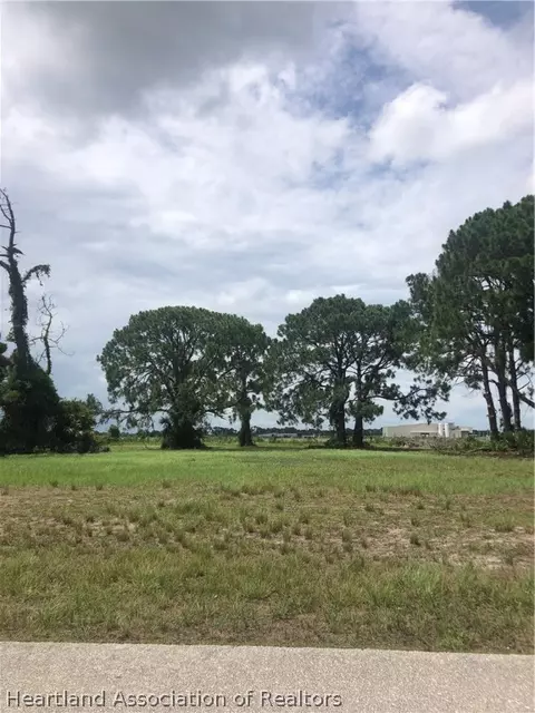8725 Castile Rd, Sebring, FL 33876 photo 3
