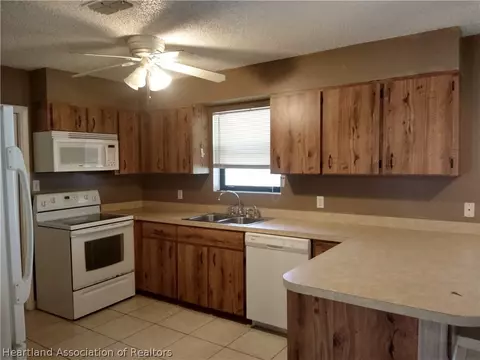3812 Paradise Dr, Sebring, FL 33876 photo 9